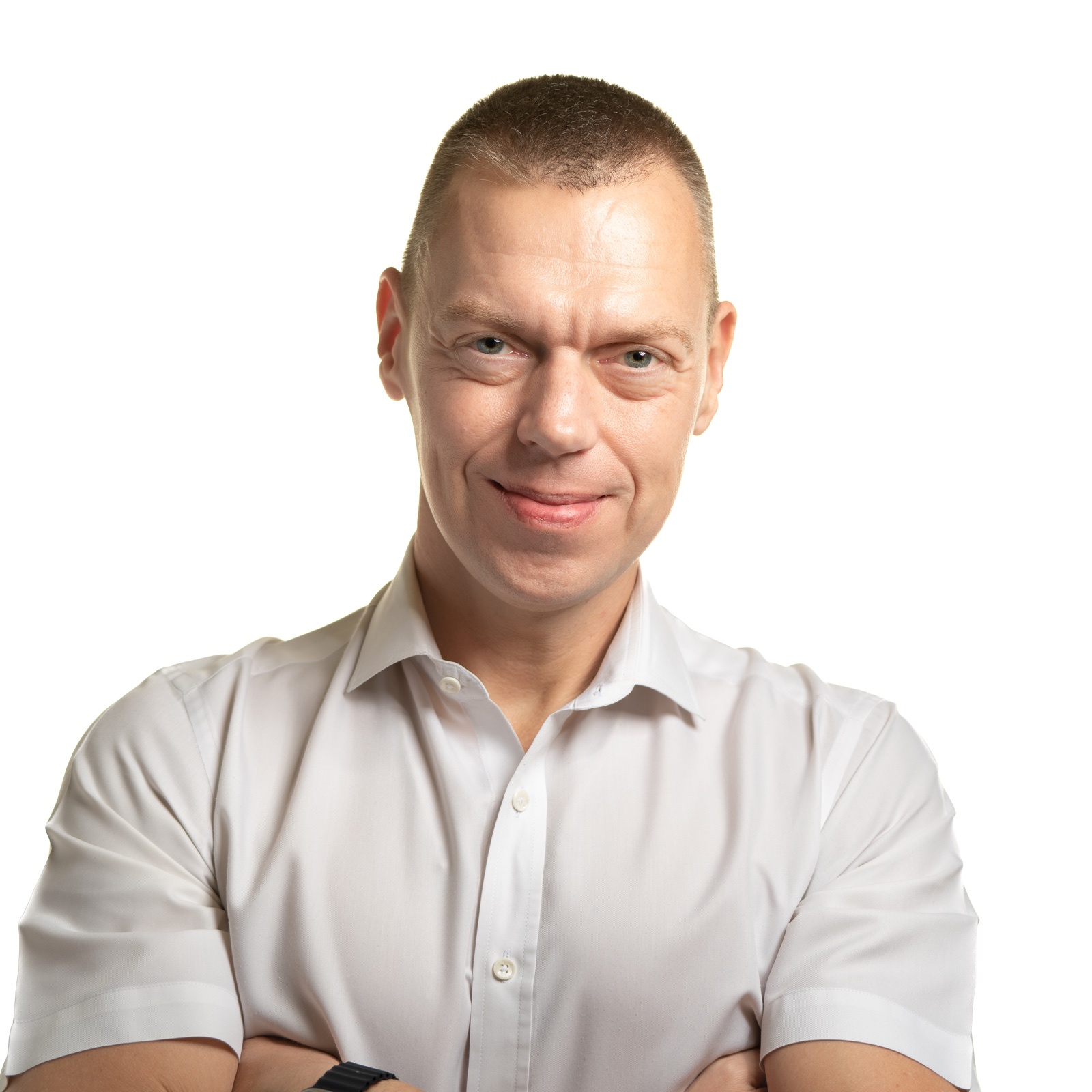 Frederik Bisbjerg headshot, arms crossed